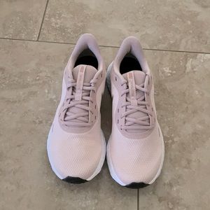 NWT - Nike Revolutzon Sneakers - size 10